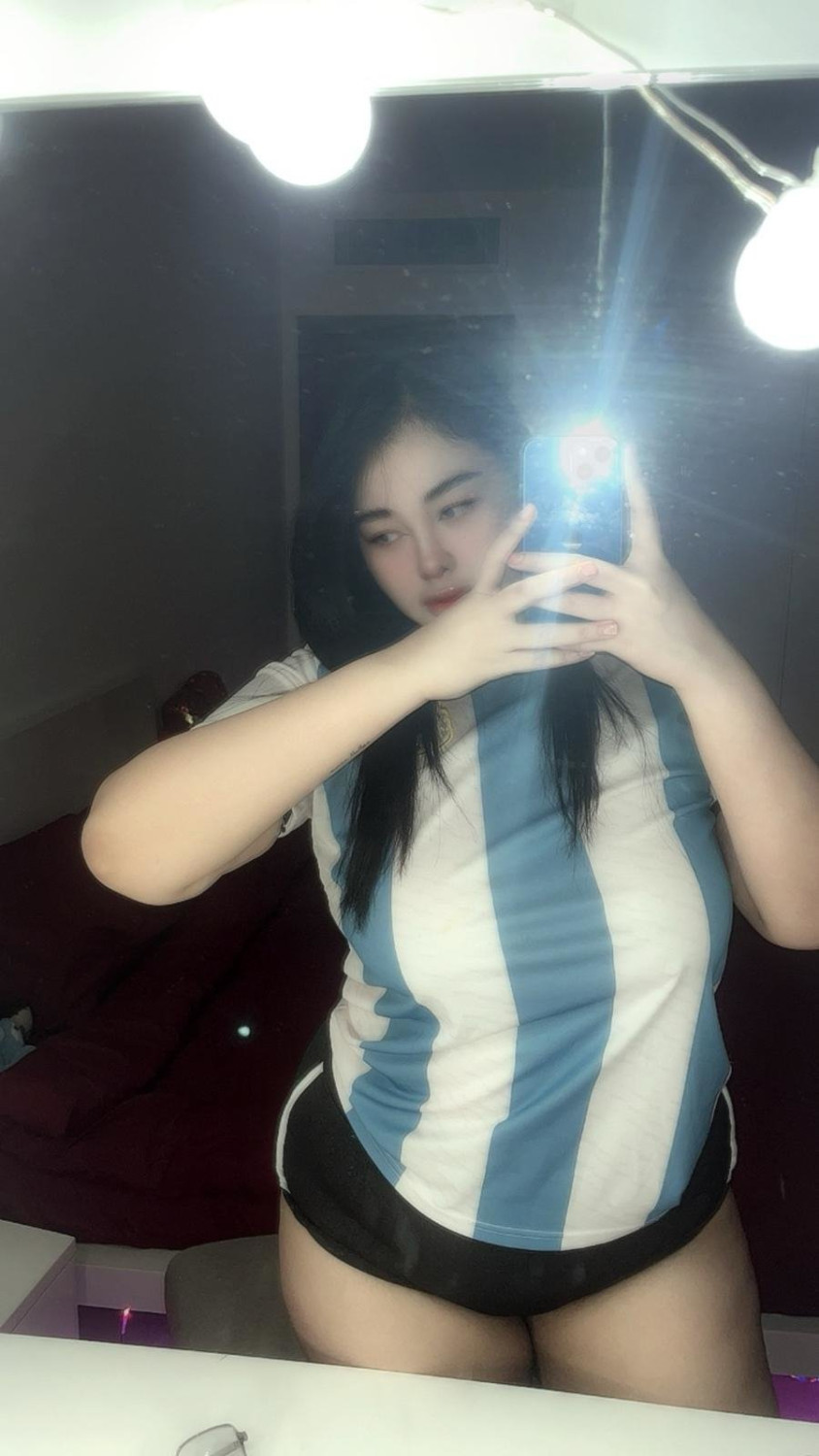 eileen-thai-escort-in-al-manama-whatsapp-small-1